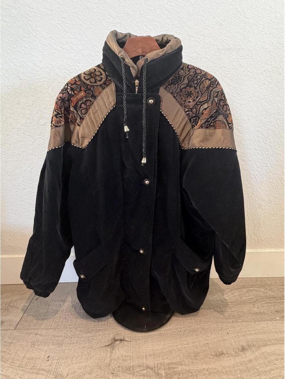 Current Seen brand Vintage 1980s velvet winter coat size medium